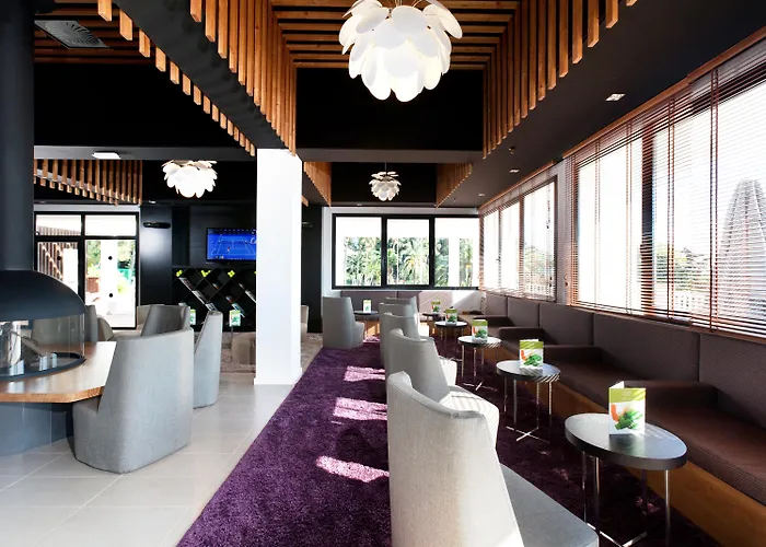 מלון The Oasis By Don Carlos (adults Only)