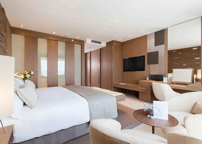 The Oasis By Don Carlos (adults Only) מארבלה