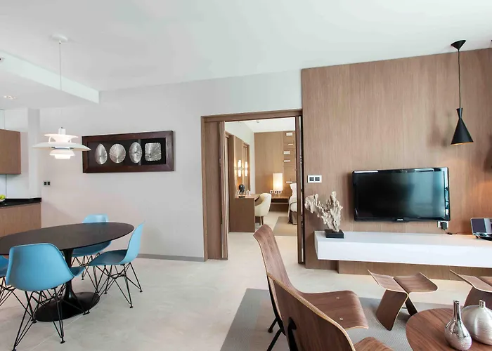 מלון The Oasis By Don Carlos (adults Only)