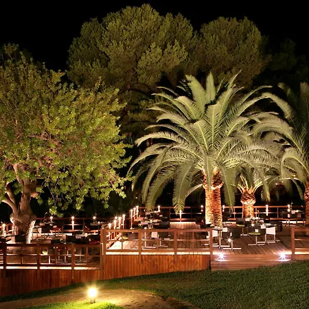 מלון The Oasis By Don Carlos (adults Only)